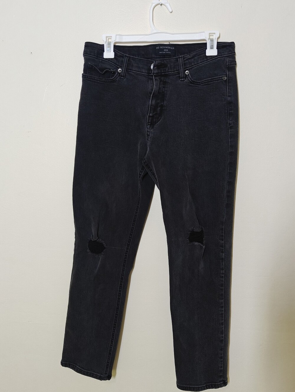 No Boundaries Black Slim Straight Distressed Jeans size 30 x 30